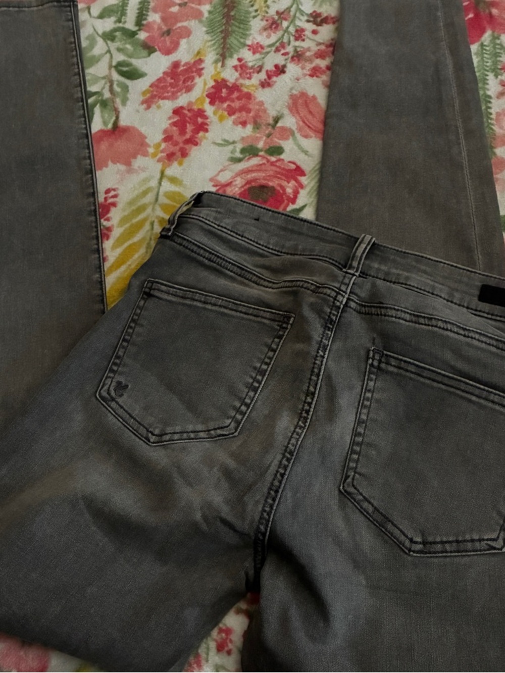 🍃🌹🍃Kut From The Kloth Light Denim Jeans with Pocket Embroidery.🍃🌹🍃 - Picture 2 of 6